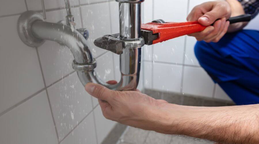 Expert burst pipe repair services in Valley City, OH
